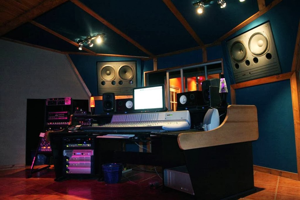 Charterhouse Studios | 46 Charterhouse Crescent, London, ON N5W 5V5, Canada | Phone: (519) 455-0304