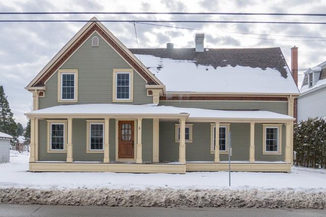 Fanny Larocque-T. Travailleuse sociale | 5 Rue de Cookshire, Sawyerville, QC J0B 3A0, Canada | Phone: (873) 888-8830
