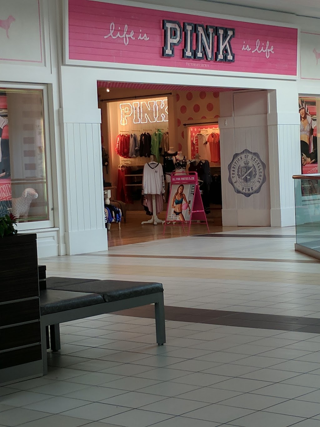 Victorias Secret & PINK | SP GG6-GG12, 17600 Yonge St, Newmarket, ON L3Y 4Z1, Canada | Phone: (905) 853-9587
