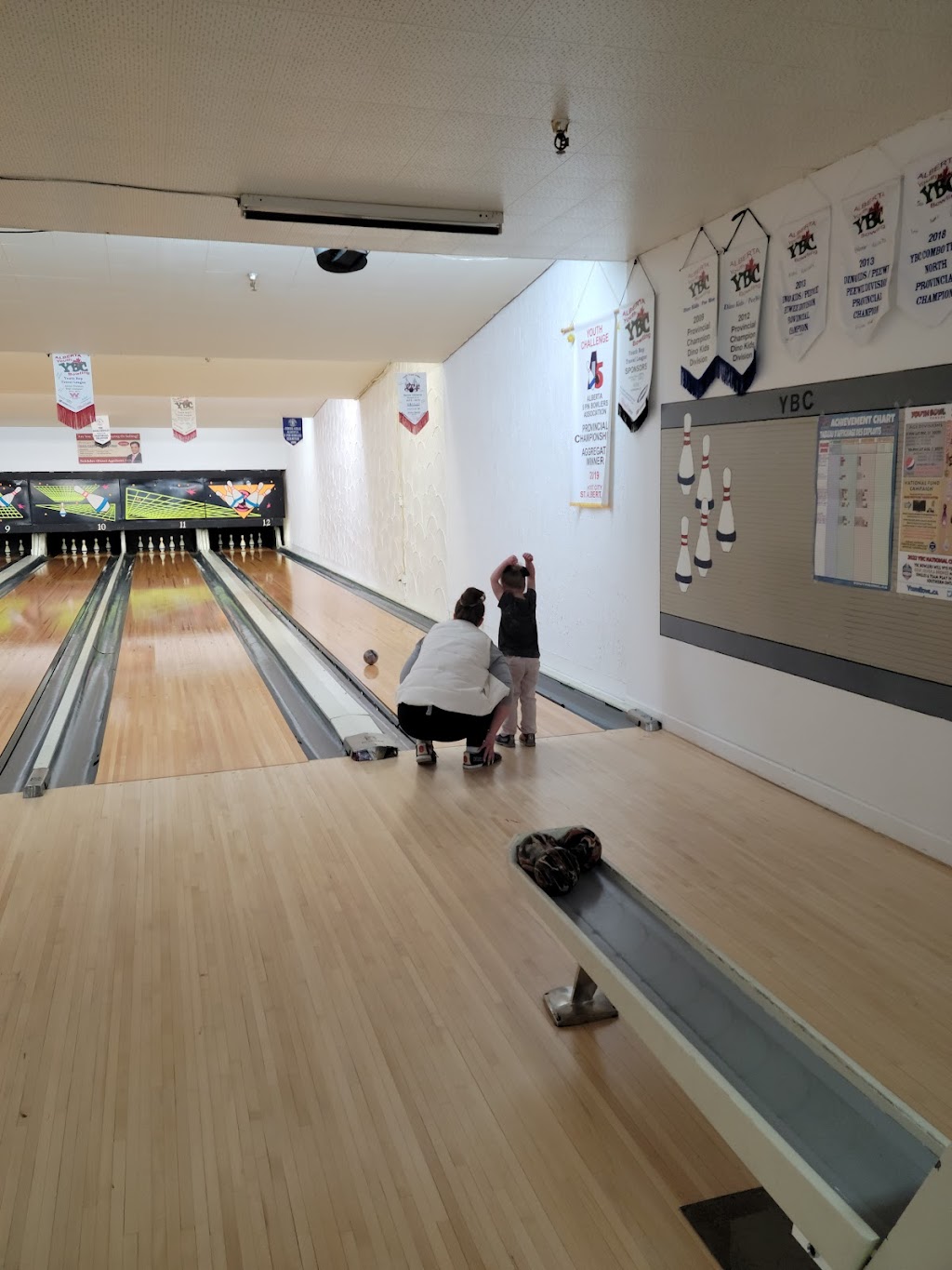 K-J Bowl | 12143 54th St. NW, Edmonton, AB T5W 3N4, Canada | Phone: (780) 477-3132