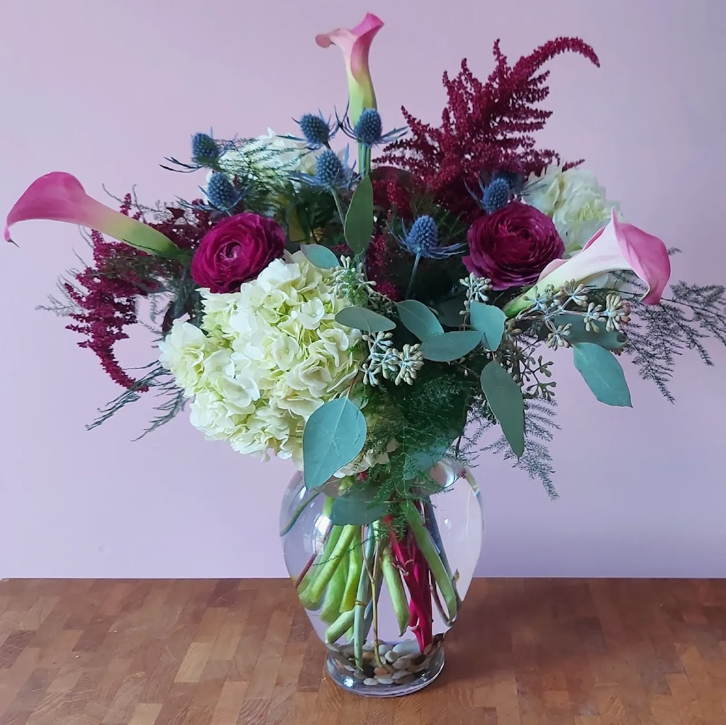 Fox Floral Creations | 119 Arthur St, Carleton Place, ON K7C 1C2, Canada | Phone: (613) 250-2643