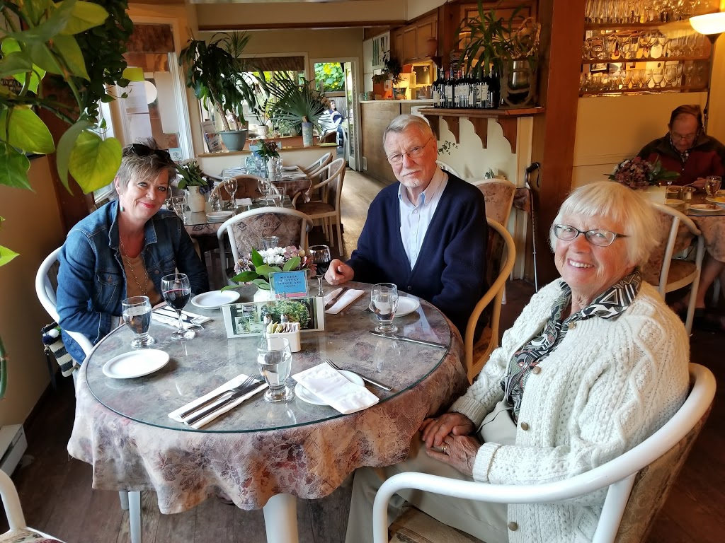 Crescent Beach Bistro | 12251 Beecher St, Surrey, BC V4A 3A4, Canada | Phone: (604) 531-1882