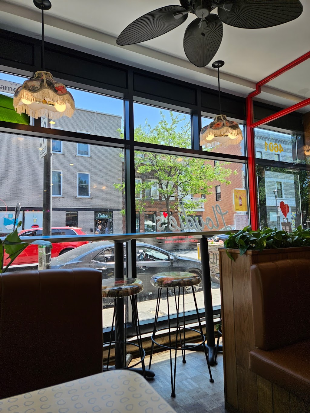 Lloydies St-Henri | 4601 R. Notre Dame O, Montréal, QC H4C 1S5, Canada | Phone: (514) 938-3883