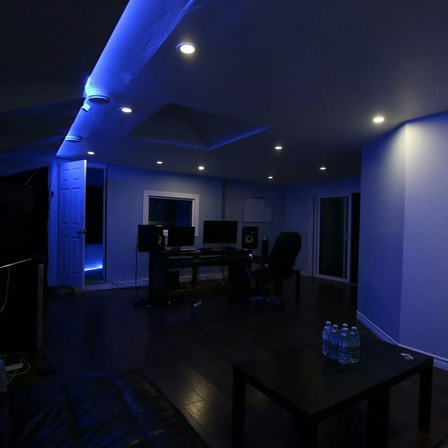 Studio Thirteen32 | 50 Weybright Ct #43, Scarborough, ON M1S 5A8, Canada | Phone: (416) 830-7346