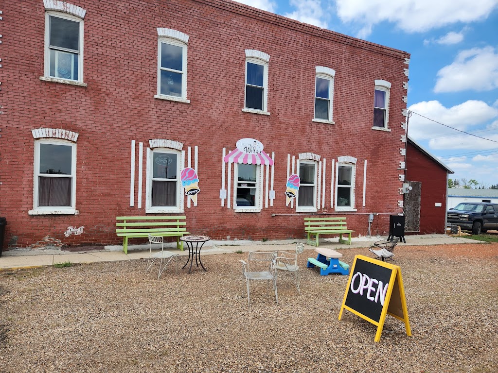 Chilly Willys Ice cream shack | 103 Main St, Heisler, AB T0B 2A0, Canada | Phone: (780) 889-2220
