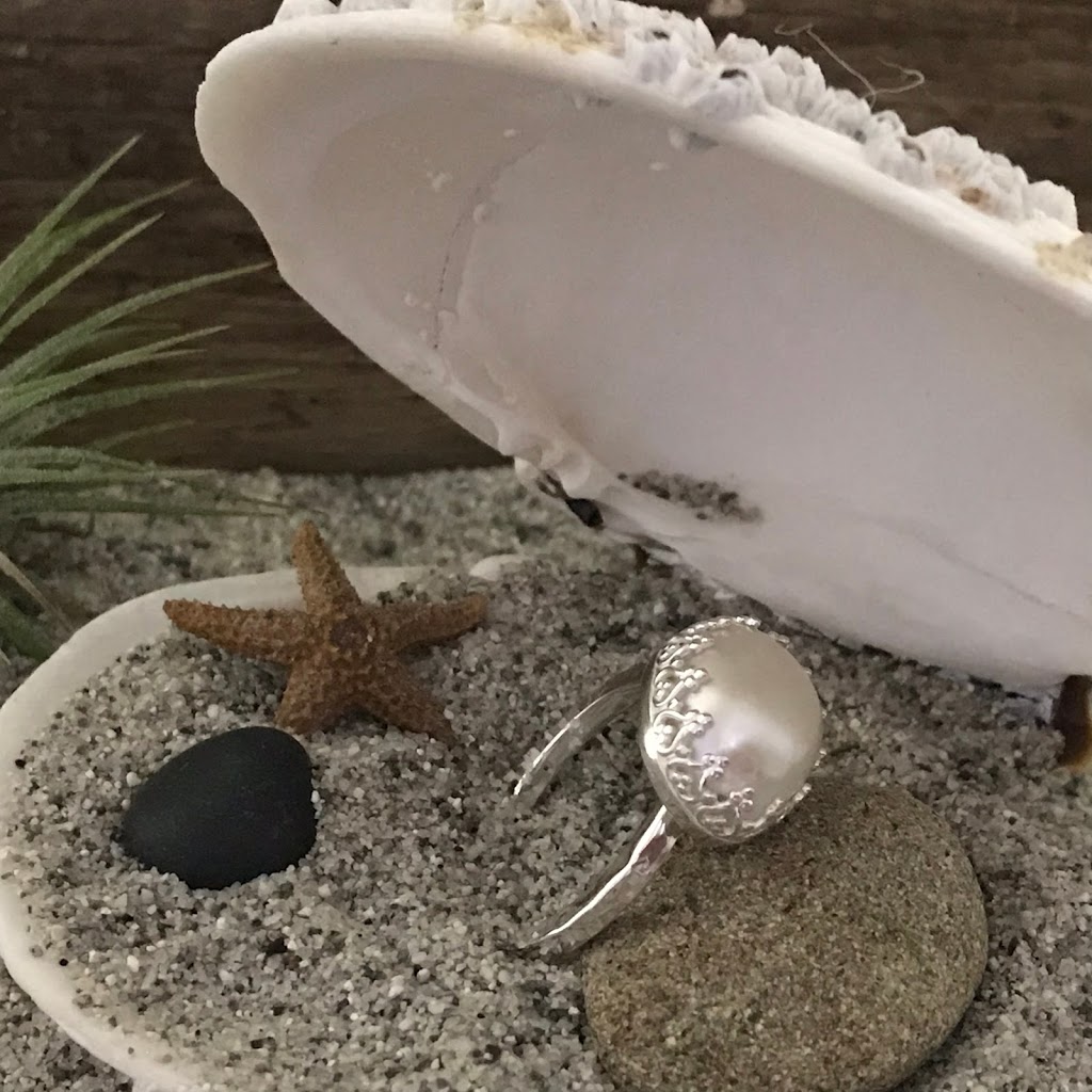 Silver Bee Studio | 1969 Clamshell Dr, Gabriola, BC V0R 1X6, Canada | Phone: (250) 802-8084