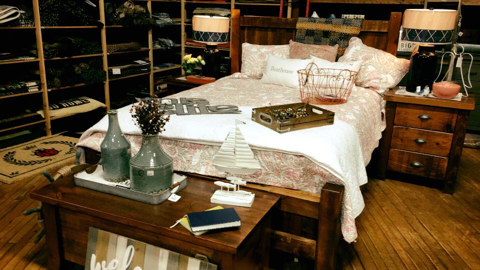 CraftWorks and Antiques At The Barn | 124 Lindsay Rd, Selwyn, ON K9J 0C5, Canada | Phone: (705) 750-1010