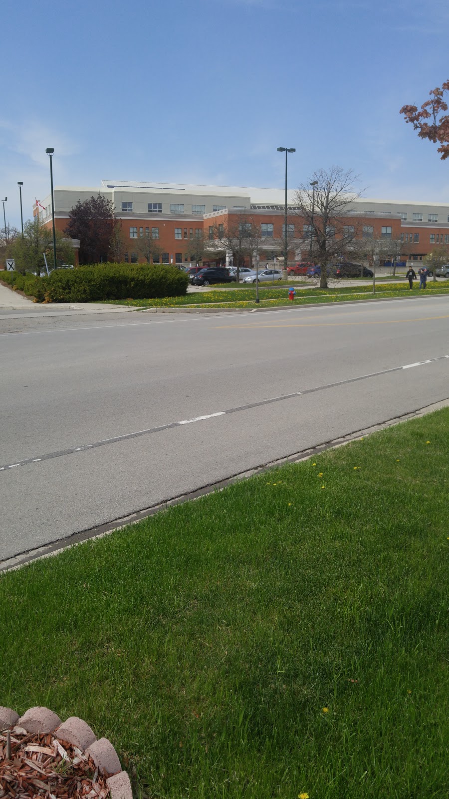 Iroquois Ridge High School | 1123 Glenashton Dr, Oakville, ON L6H 5M1, Canada | Phone: (905) 845-0012