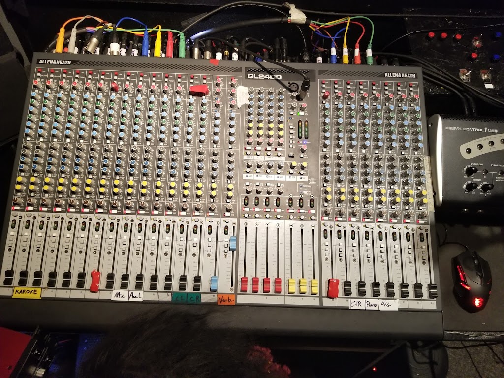 Studio 910 | 910 Bd Jarry, Laval, QC H7W 2W6, Canada | Phone: (450) 688-5633