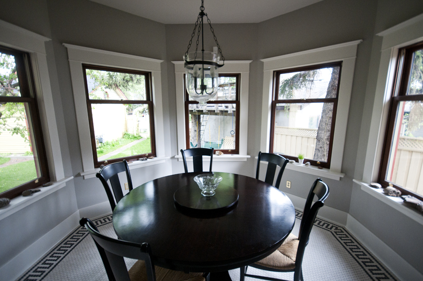 The Urban Painter | 328 40 Ave NE, Calgary, AB T2E 2M7, Canada | Phone: (403) 774-1424