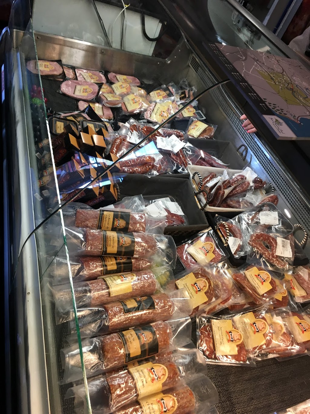 Boucherie Charcuterie Artisanal Lyn Tremblay | 131 Rue St Édouard, Saint-Urbain, QC G0A 4K0, Canada | Phone: (418) 639-2424