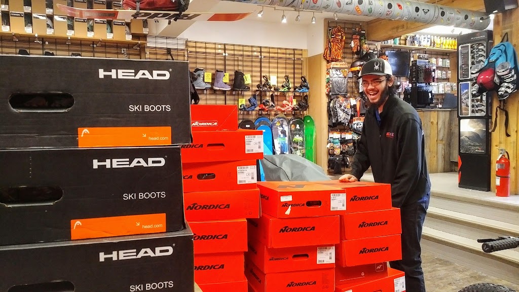 Kunstadt Sports | 1583 Bank St, Ottawa, ON K1H 7Z3, Canada | Phone: (613) 260-0696
