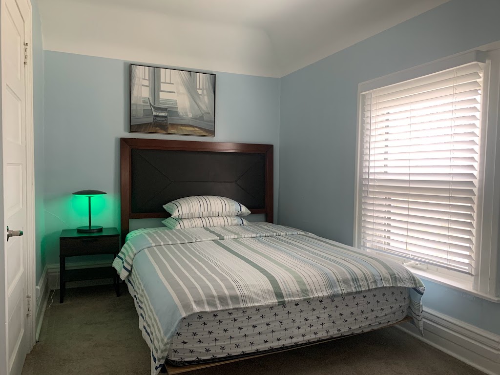 Winnipeg Holiday | 146 Maryland St, Winnipeg, MB R3G 1L2, Canada | Phone: (204) 960-6516