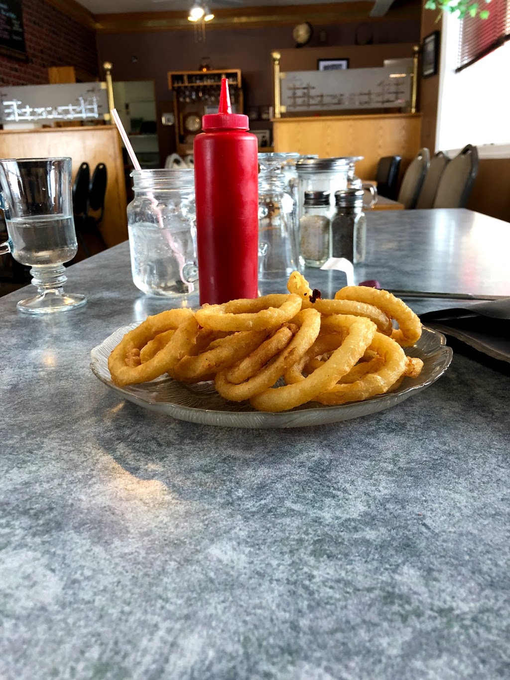 Folksters Family Restaurant | 309 Louis Riel Trail, Chamberlain, SK S0G 0R0, Canada | Phone: (306) 638-6212
