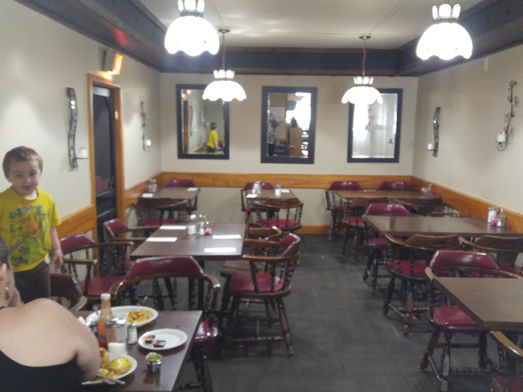 Tiffany Dining Lounge & Restaurant | 26 Coldwater Rd, Coldwater, ON L0K 1E0, Canada | Phone: (705) 686-3676