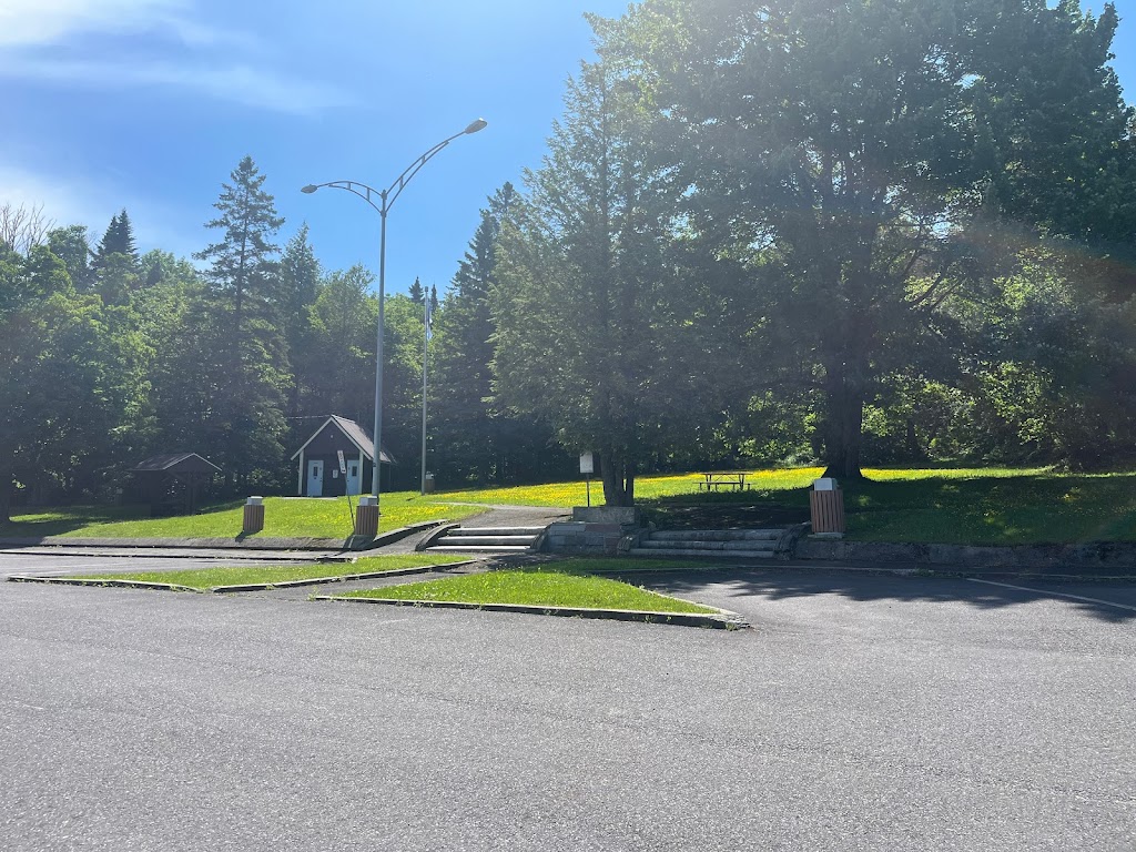 1140 Qc-141 Parking | 1140 QC-141, Coaticook, QC J1A 2S5, Canada | Phone: (888) 355-0511