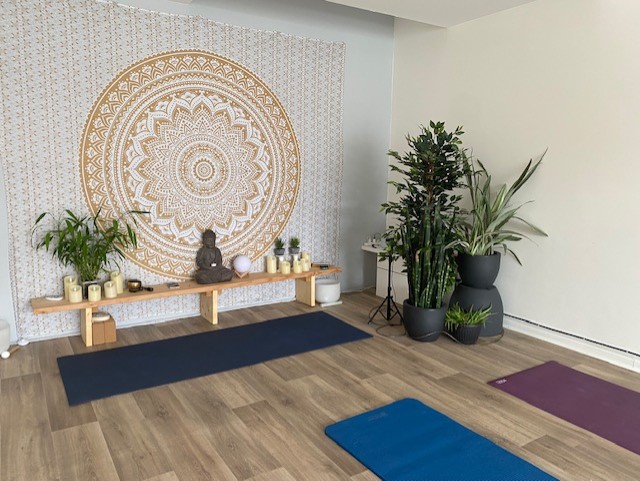 Yoga Bonsaï | 656 Bd Marie-Victorin #2, Boucherville, QC J4B 1X8, Canada | Phone: (514) 258-9499