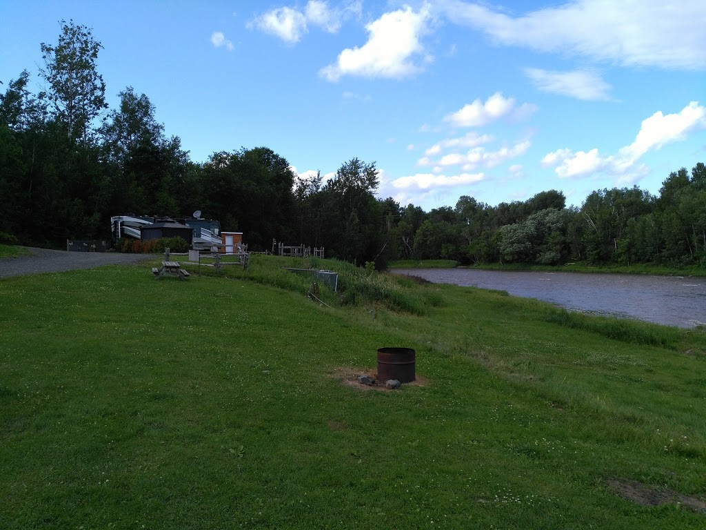 Camping De La Rivière | 108 Rang du Moulin Rouge, Saint-Léonard-dAston, QC J0C 1M0, Canada | Phone: (819) 399-2442