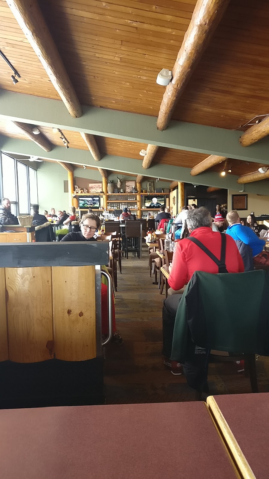 The Lookout Lounge Kitchen & Bar | 1 Sunshine Access Rd, Edgewater, AB T1L 1J5, Canada | Phone: (877) 542-2633