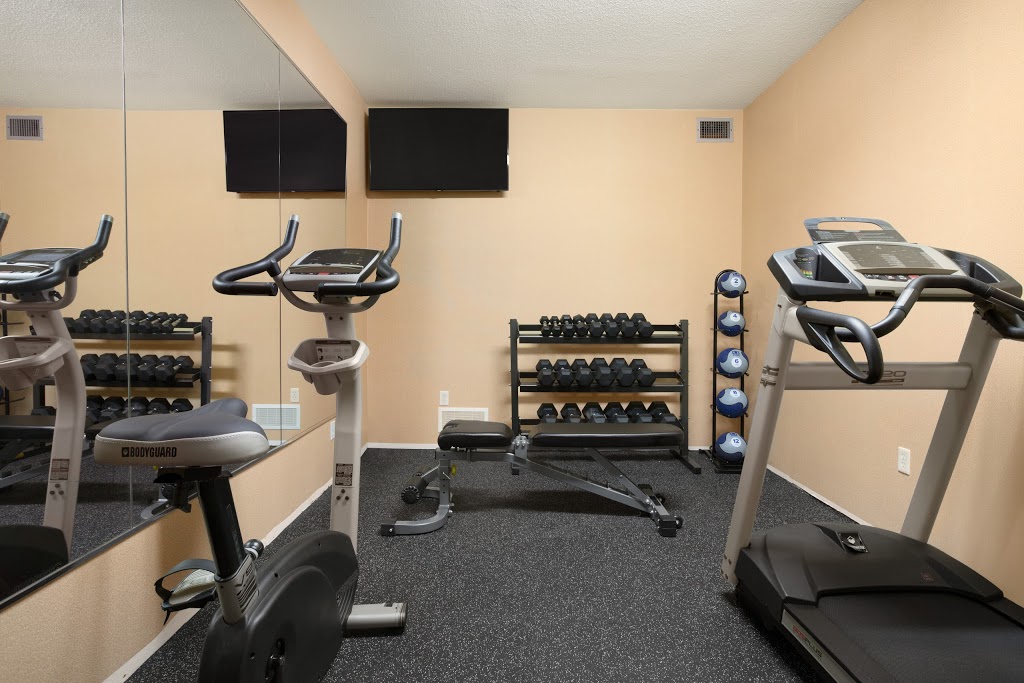Days Inn by Wyndham Woodstock | 560 Norwich Avenue, 401 Hwy Exit 232, Woodstock, ON N4V 1C6, Canada | Phone: (226) 242-0474