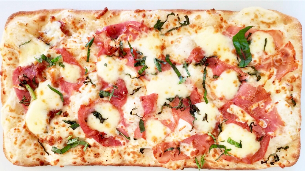 Pizza N Kitchen | 96 Campsite Rd #22, Spruce Grove, AB T7X 4J3, Canada | Phone: (587) 286-4343