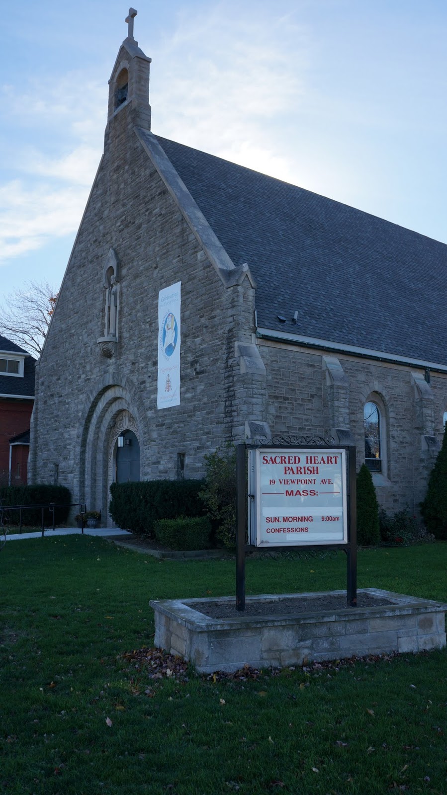 Sacred Heart Church | 19 Viewpoint Ave, Hamilton, ON L8V 2S4, Canada | Phone: (905) 383-3280