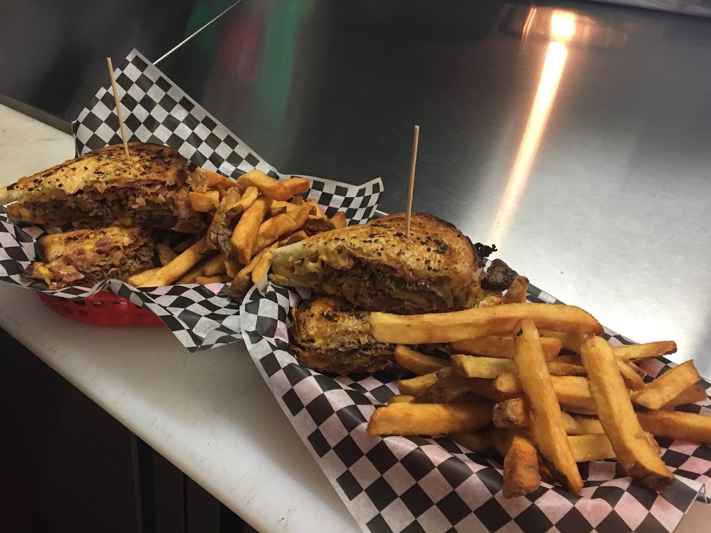 Mommaz Boyz | 454 First Ave, Welland, ON L3C 6A7, Canada | Phone: (905) 735-8388
