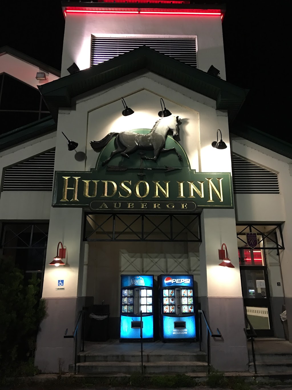 Hudson Inn Auberge and Eggspectation | 100 QC-201, Rigaud, QC J0P 1P0, Canada | Phone: (450) 458-1000