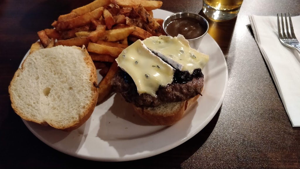 The Bent Elbow | 2880 King St E, Kitchener, ON N2A 1A7, Canada | Phone: (519) 208-0202