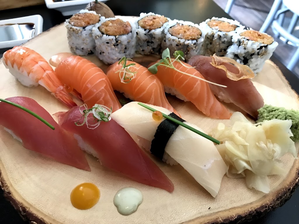 Rollian Sushi | 660 Eglinton Ave E, East York, ON M4G 2K2, Canada | Phone: (416) 489-4303
