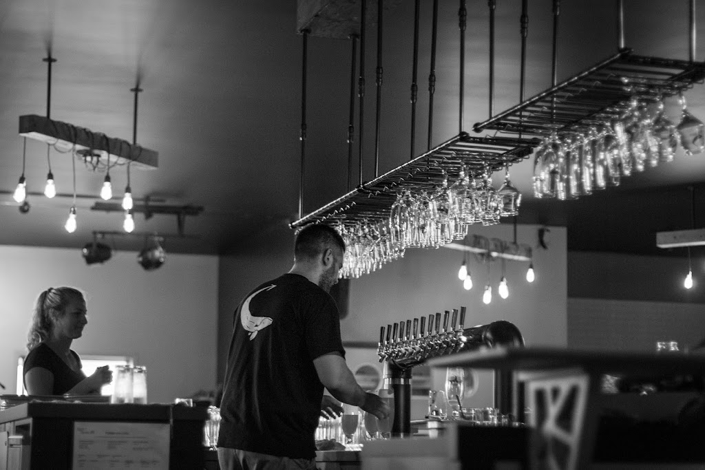 Baleine Endiablée - Microbrasserie & Auberge Conviviale | 229 QC-132, Rivière-Ouelle, QC G0L 2C0, Canada | Phone: (418) 371-0758