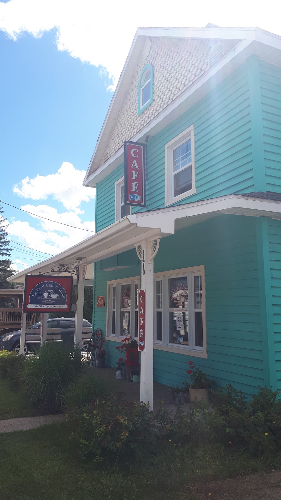 Sandy baie, boutique et café | 3M0,, 1410 Rue Principale, Saint-Côme, QC J0K, Canada | Phone: (450) 883-8918