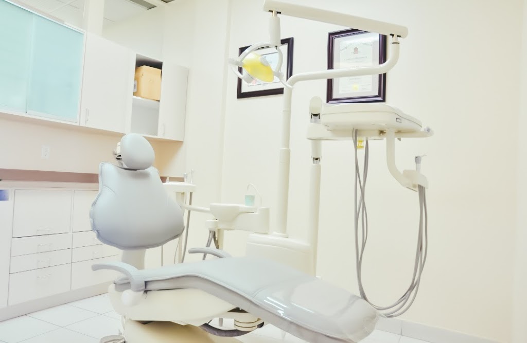 Wellness Denture And Hearing Clinic | 200 Queens Plate Dr unit c2, Etobicoke, ON M9W 6Y9, Canada | Phone: (416) 834-1756