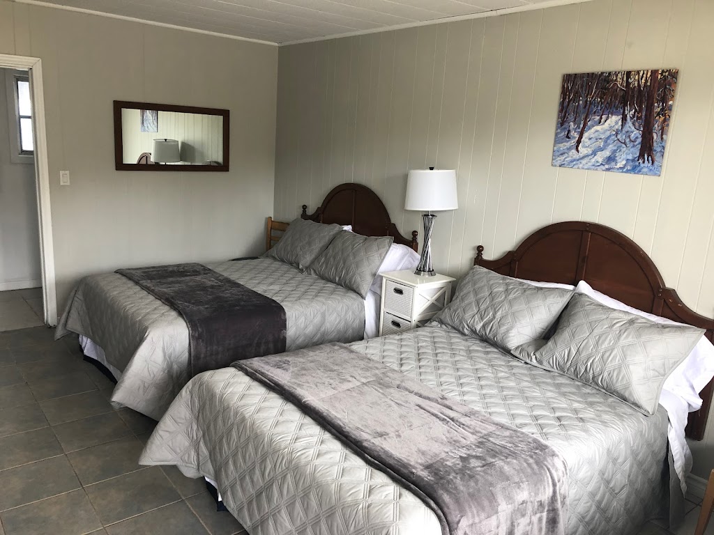 Rolling Rapids Motel | 29552 ON-60, Whitney, ON K0J 2M0, Canada | Phone: (613) 637-1220