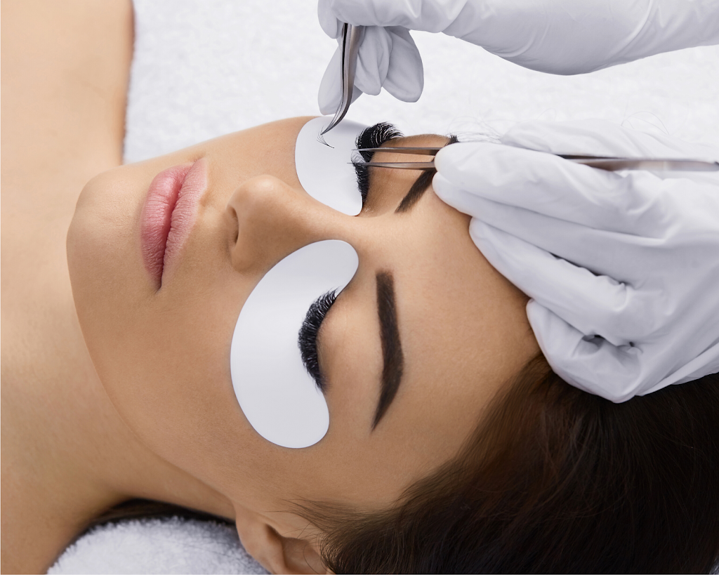 ShimmerLashes | 750 Lawrence St, Cambridge, ON N3H 0A9, Canada | Phone: (437) 771-7140