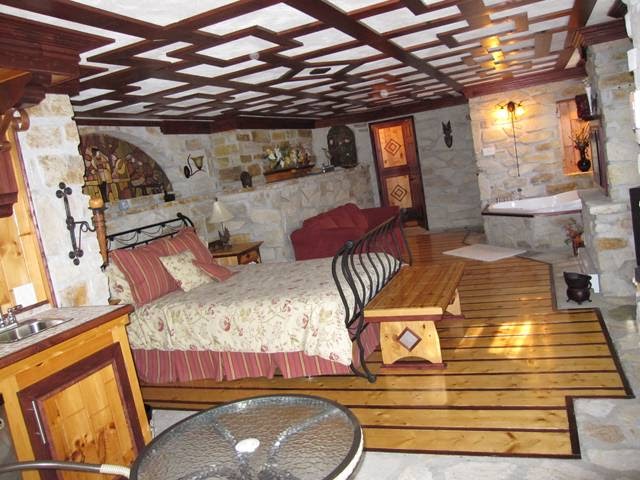 La Chaumière des Tourelles Gite & Chalets | 1128 Rang du Moulin, Saint-Alexis-des-Monts, QC J0K 1V0, Canada | Phone: (819) 265-2248