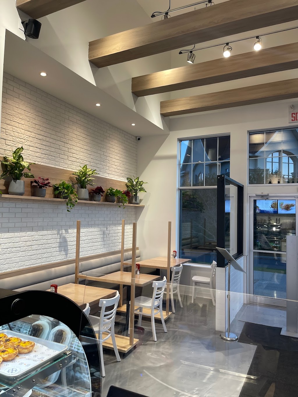 Cantine Emilia (Bromont) | 109 Boul. du Carrefour Local #200, Bromont, QC J2L 3L1, Canada | Phone: (450) 534-0554