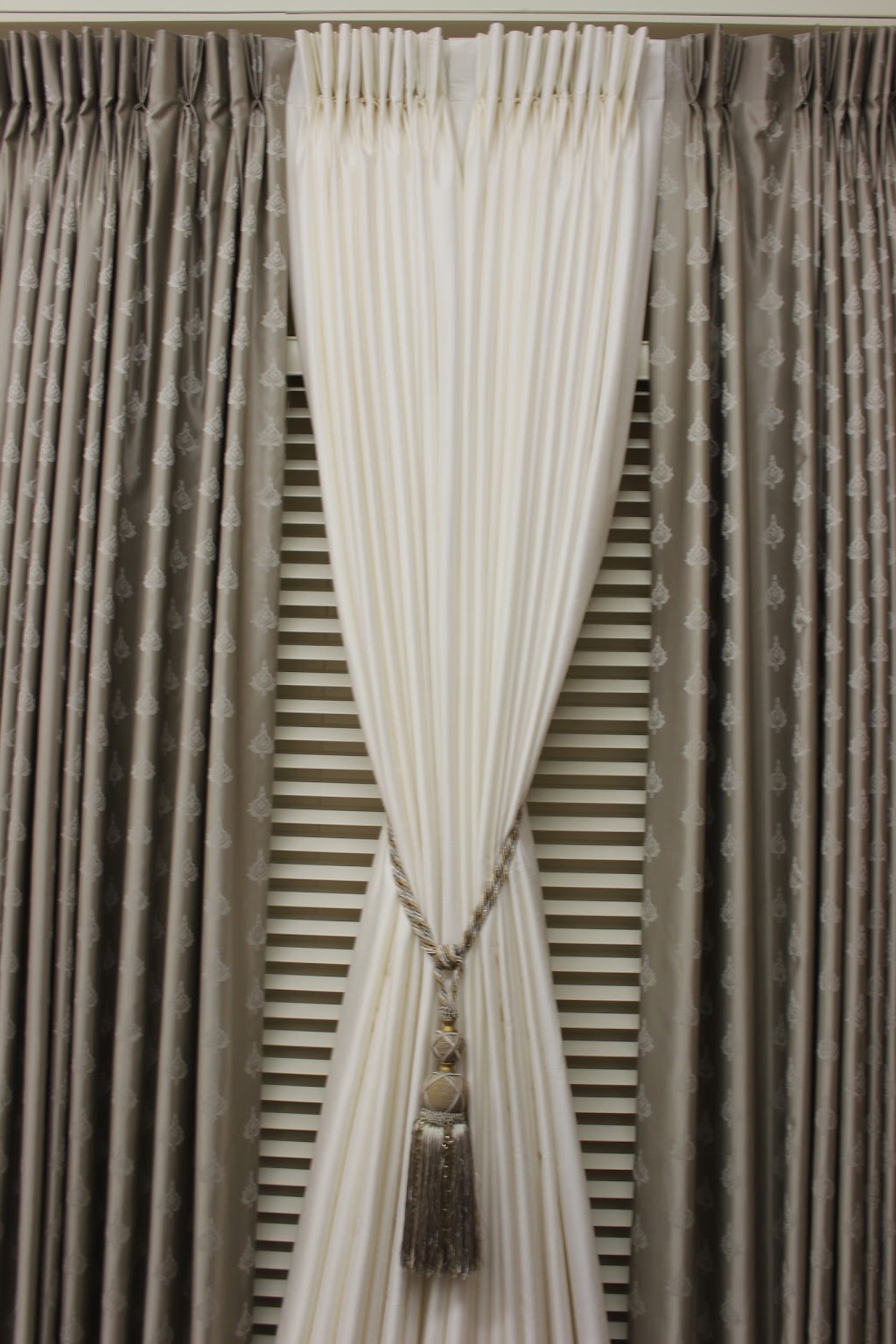 Don Olivers Draperies & Decorating Services Ltd. | 290 E Main St, Welland, ON L3B 3W9, Canada | Phone: (905) 732-5791