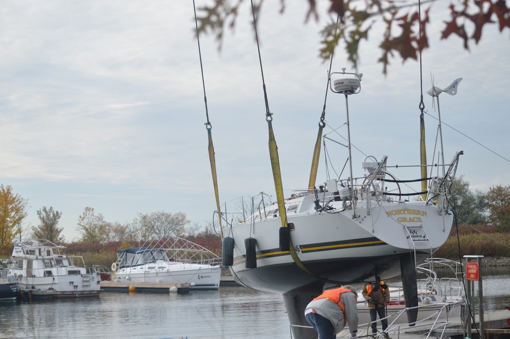 Lakeshore Yacht Club | 76 Colonel Samuel Smith Park Dr, Etobicoke, ON M8V 4B7, Canada | Phone: (416) 255-3701