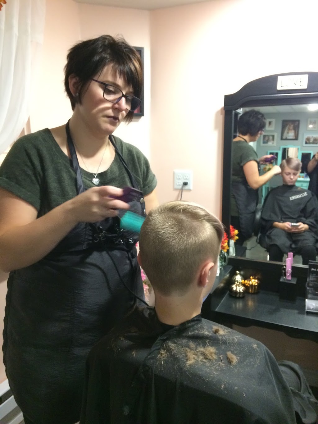 Hair Eclips | 8 Elizabeth St, Johnstown, ON K0E 1T1, Canada | Phone: (613) 802-3186