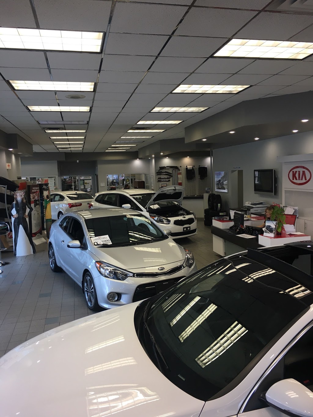 Lockwood Kia | 2400 S Service Rd W, Oakville, ON L6L 5M9, Canada | Phone: (905) 847-1511