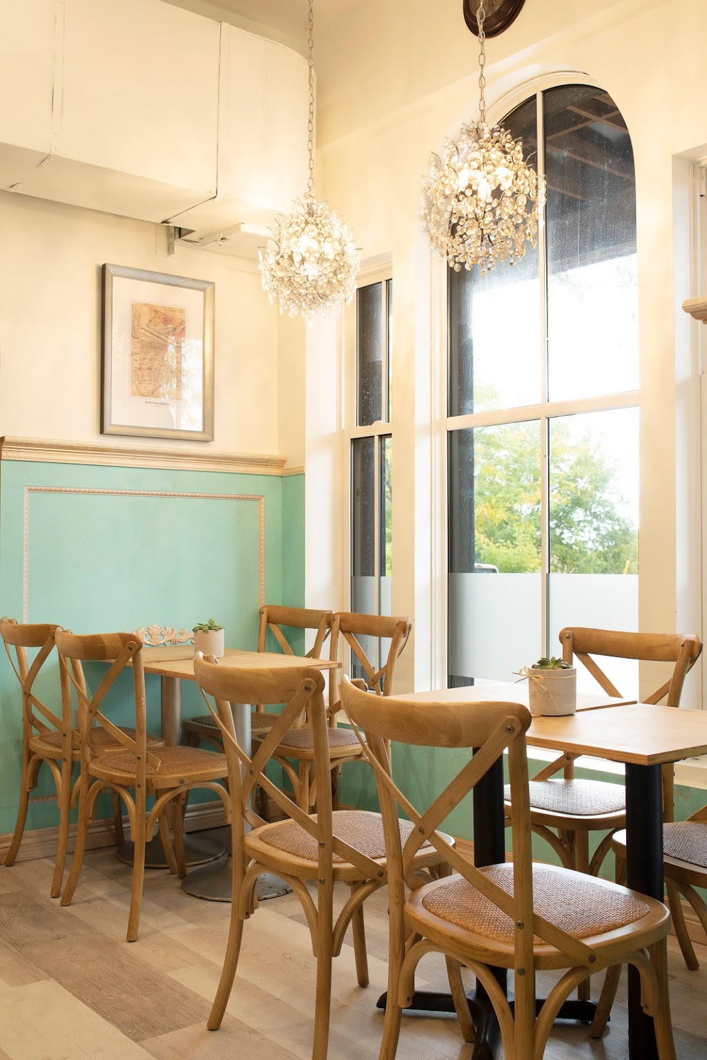 Kaiserhaus | 15 Lock St, St. Catharines, ON L2N 5B6, Canada | Phone: (289) 213-1292