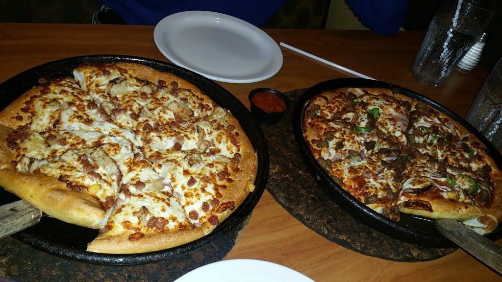 Pizza Hut | 445 McPhillips St, Winnipeg, MB R2X 2Z8, Canada | Phone: (204) 953-4150