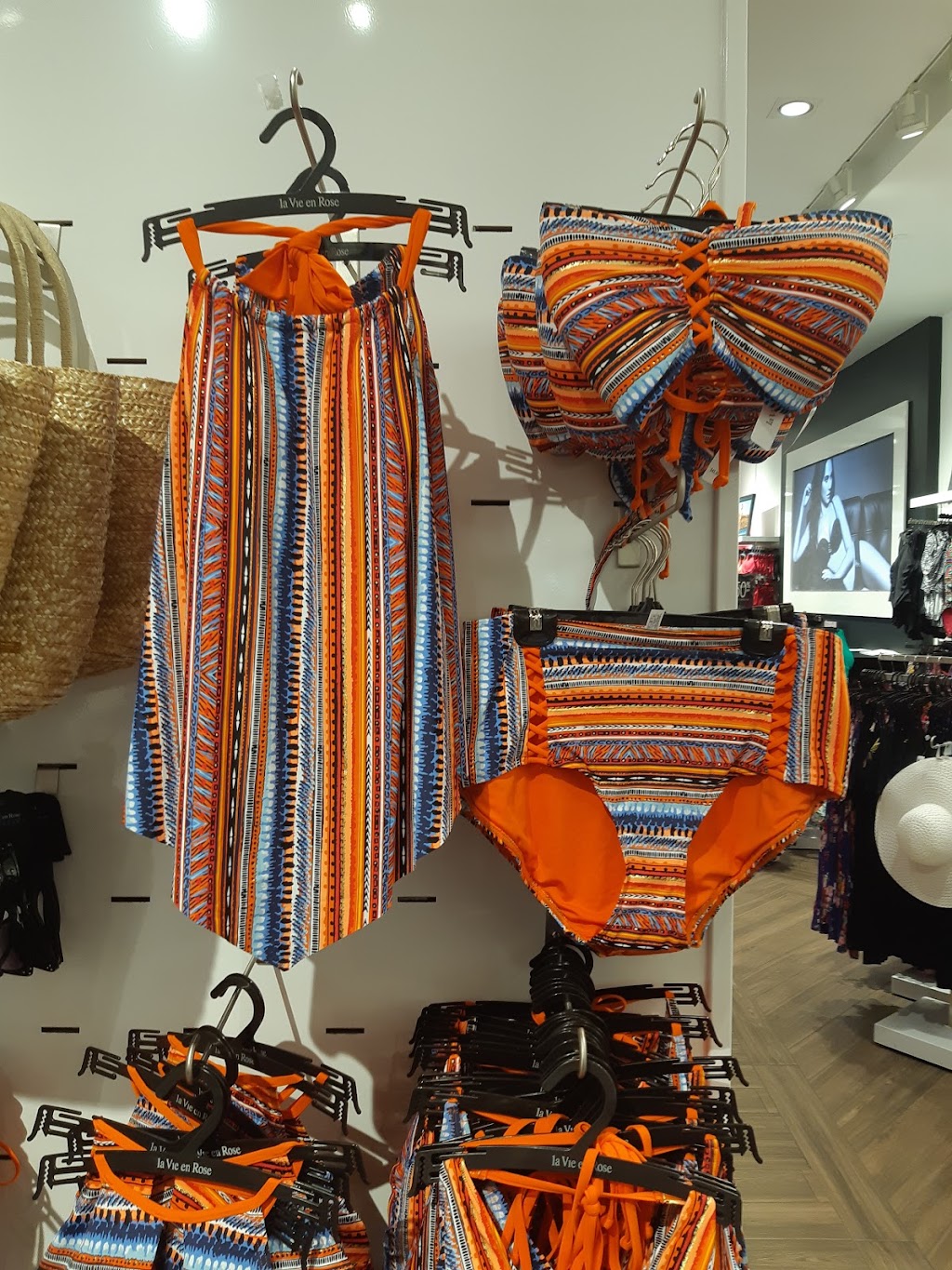 la Vie en Rose West Edmonton Mall Outlet | 8882 170 St NW #B113-1970, Edmonton, AB T5T 3J7, Canada | Phone: (780) 443-2938