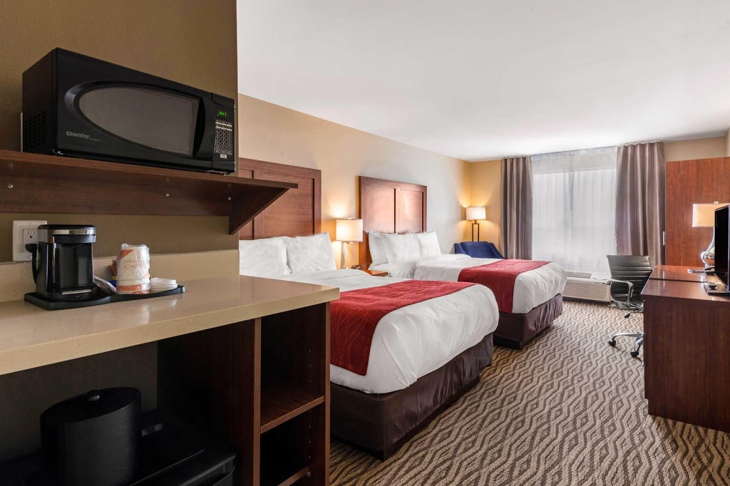 Comfort Inn & Suites | 5 Spicer Square, Bowmanville, ON L1C 5M2, Canada | Phone: (905) 623-6781