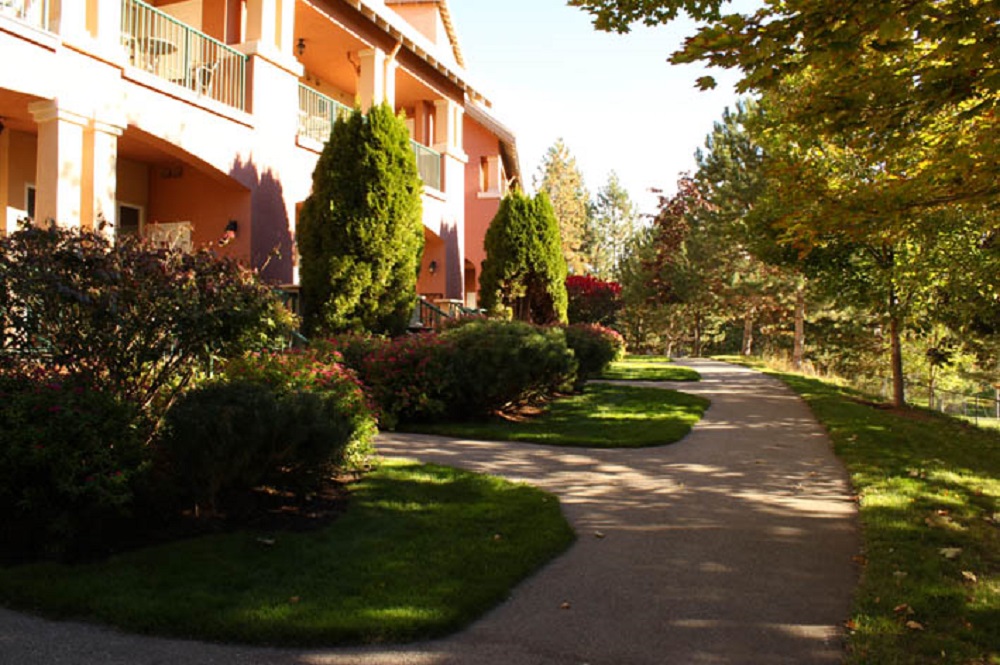 Borgata Lodge | 3185 Via Centrale, Kelowna, BC V1V 2A7, Canada | Phone: (250) 491-0881