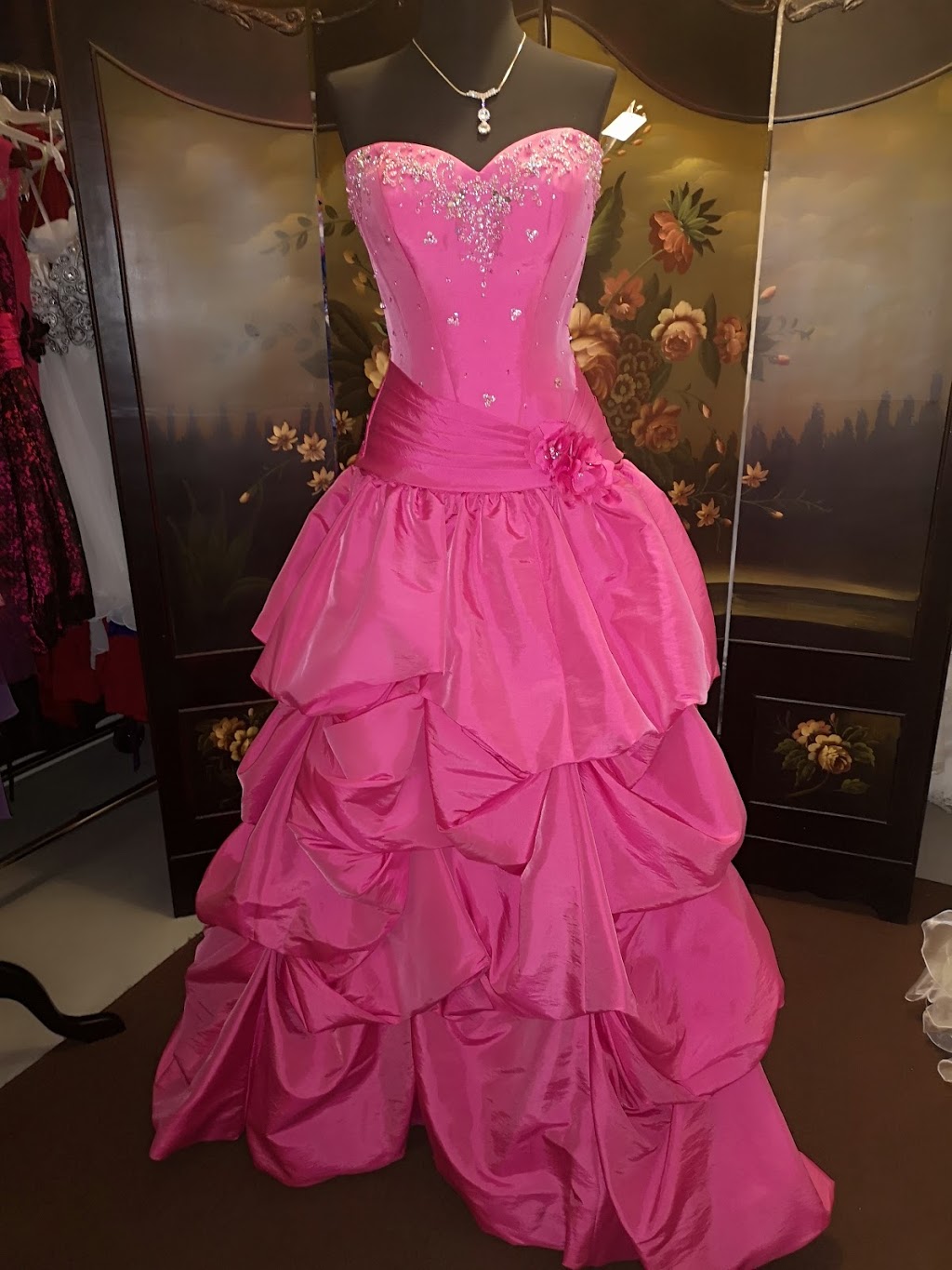 Karimo Nuptial | 5 2e Avenue, Beauharnois, QC J6N 0G1, Canada | Phone: (514) 706-0456