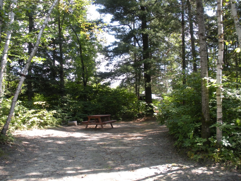 Camping Fou Du Roi | 1720 Rue Landry, Rivière-Rouge, QC J0T 1T0, Canada | Phone: (819) 275-0085