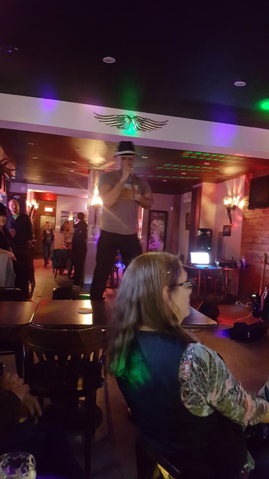 Pub Le Papineau | 6442 Av. Papineau, Montréal, QC H2G 2W9, Canada | Phone: (514) 903-1585