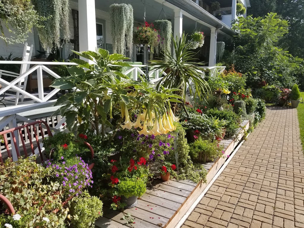 Stirling Lodge | 2 Drummond St, Newboro, ON K0G 1P0, Canada | Phone: (613) 272-2435